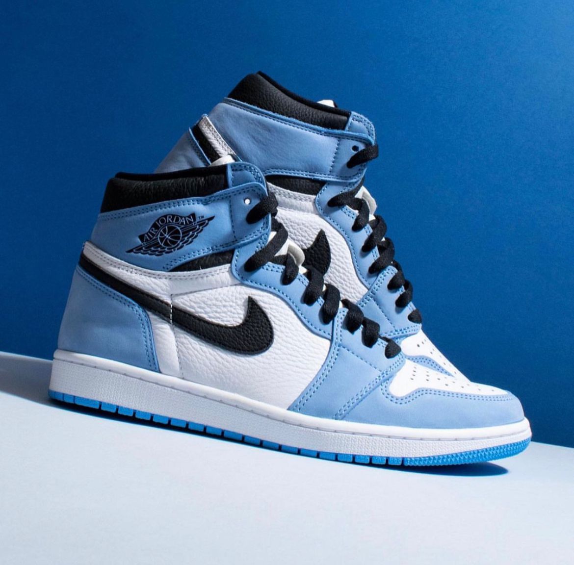 NIKE AIR JORDAN 1 HIGH UNIVERSITY BLUE
