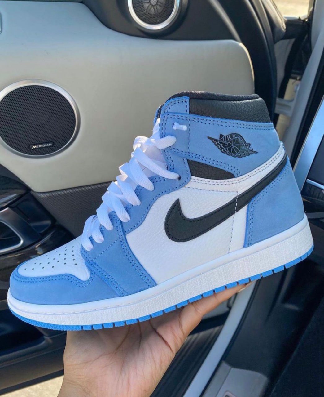 NIKE AIR JORDAN 1 HIGH UNIVERSITY BLUE